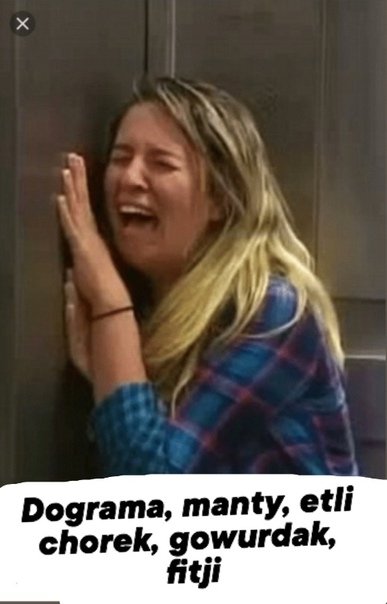 Женщина ревет