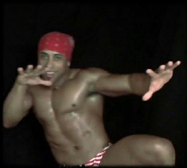 Рикардо Милос танцует