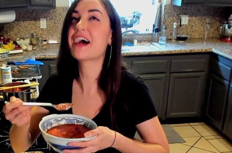 Баба с борщом