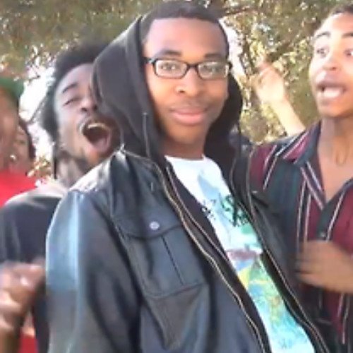 Негр радуется