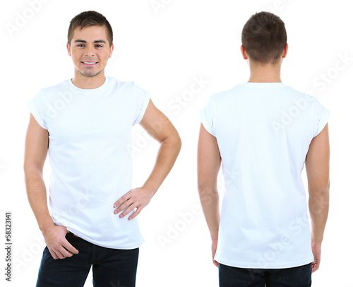 Парень в белой футболке спиной