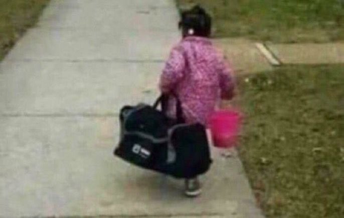 Девочка с чемоданом Мем