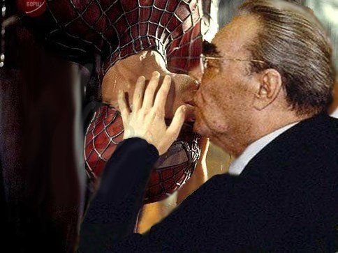 Леонид Ильич поцелуй