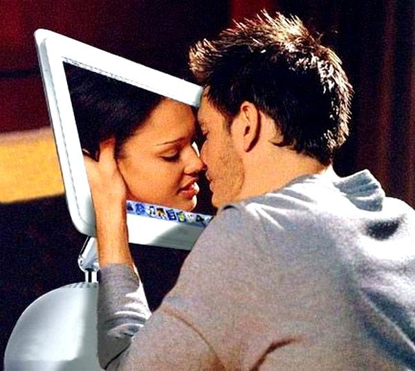 Поцелуй через экран