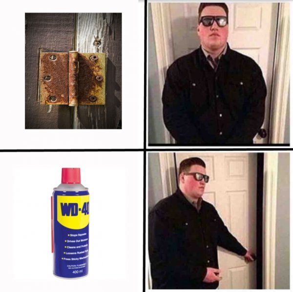 Охранник открывает дверь