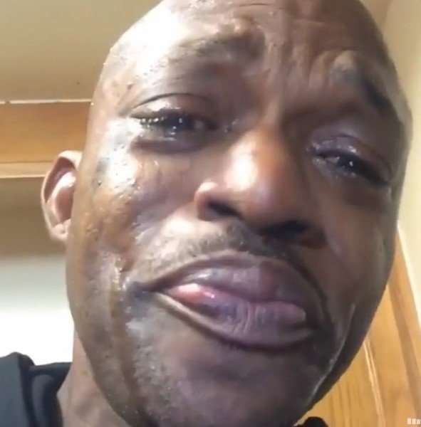 Плачущий афроамериканец