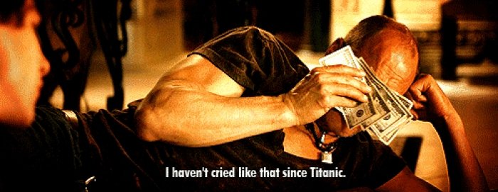 Вуди Харрельсон долларами вытирает слезы