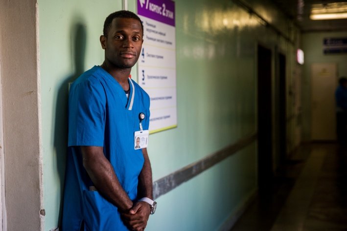 Врач афроамериканец