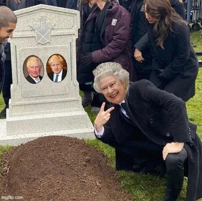 Чел возле могилы