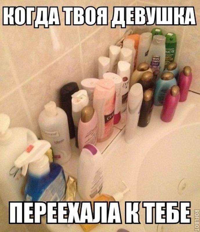 Много шампуней в ванной