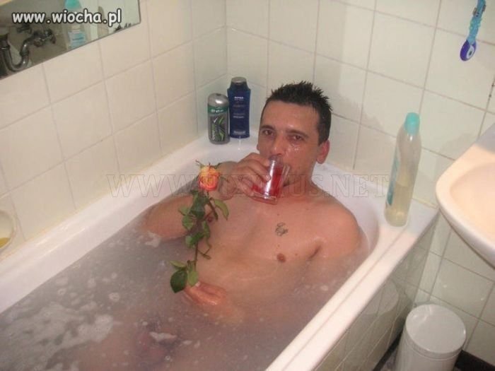 Фотосессия в ванне мужчина