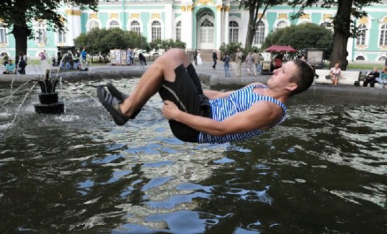 ВДВШНИК В фонтане