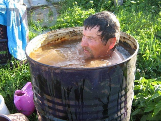 Человек в бочке