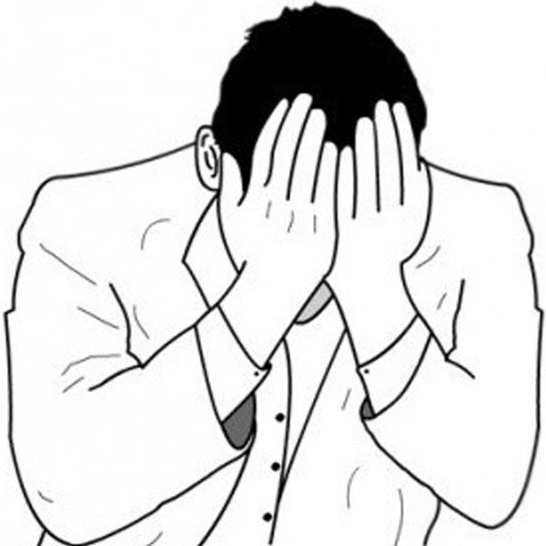 Человек закрывает глаза