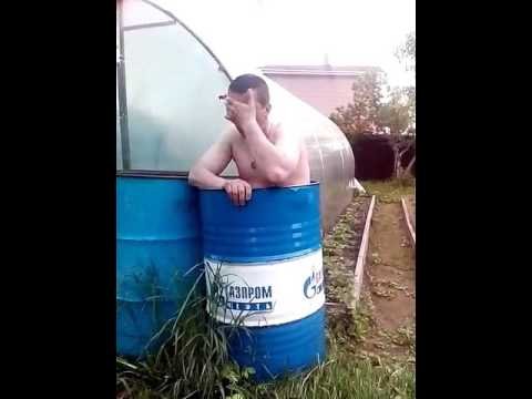 Мужики в бочках