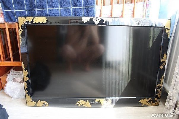 Мужик продает телевизор