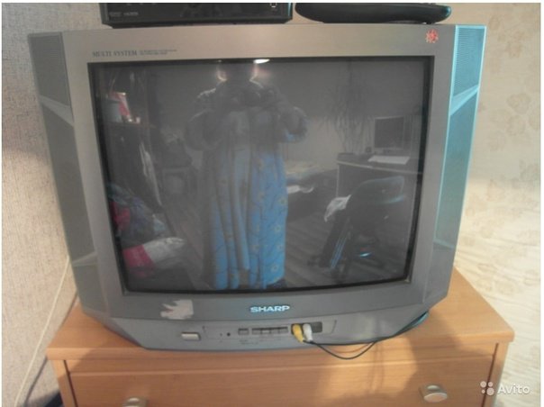 Мужик продает телевизор