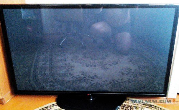 Мужик продает телевизор