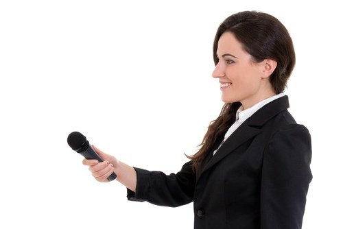 Девушка с микрофоном