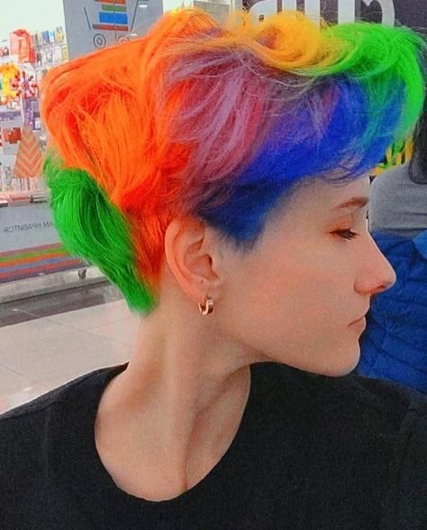 Разноцветные волосы короткие