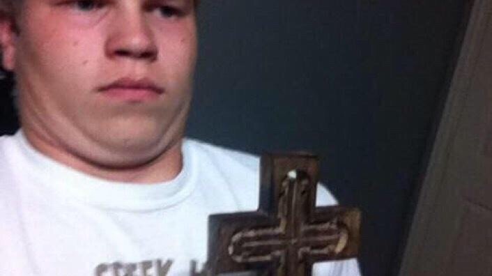 Мальчик с крестом