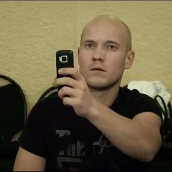 Мужик с мобилой