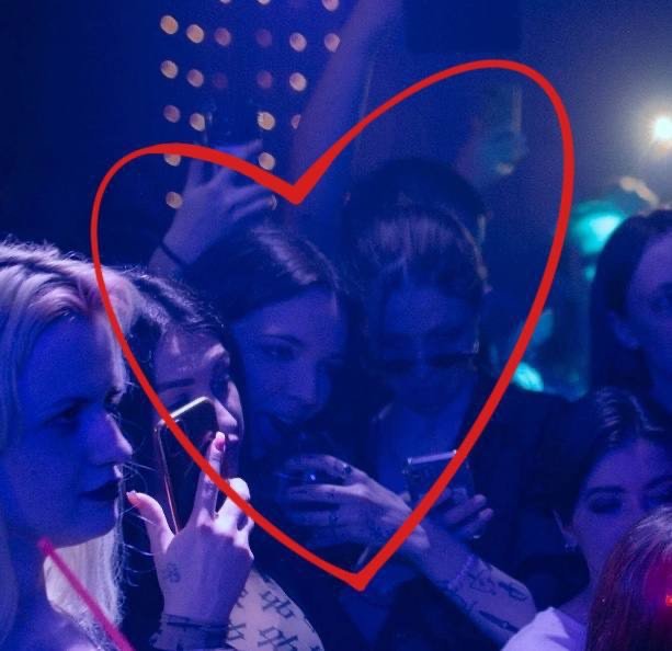 Девушка в клубе