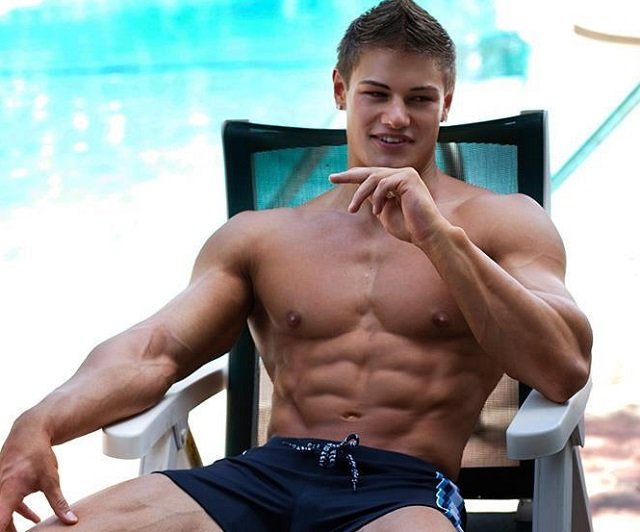 Мемы про накаченных парней