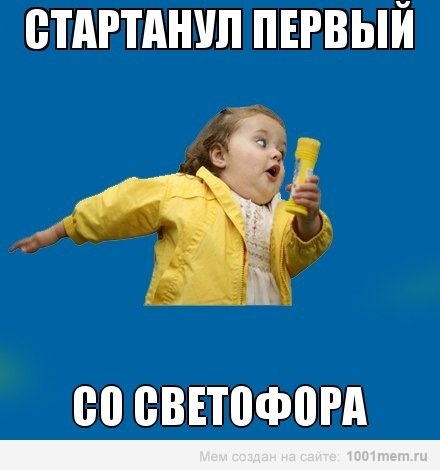 Девочка в желтом бежит