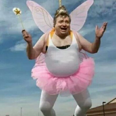 Парень в костюме феечки