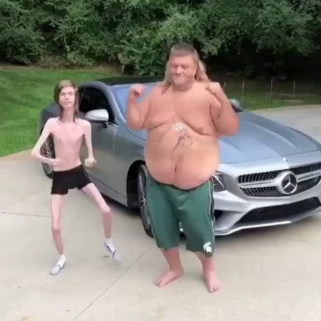 Стройный и толстый парень