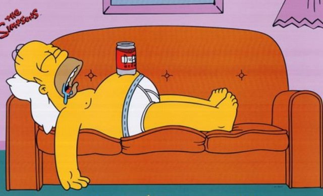 Гомер симпсон на диване