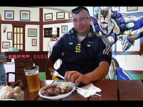 Мужик сидит в кафе с шашлыком