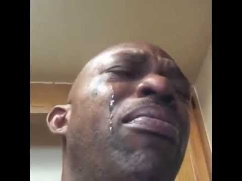 Плачущий афроамериканец