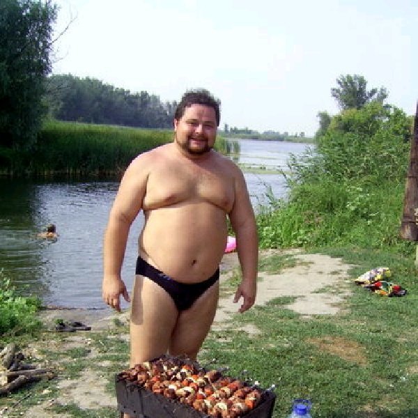 Мужики на шашлыках