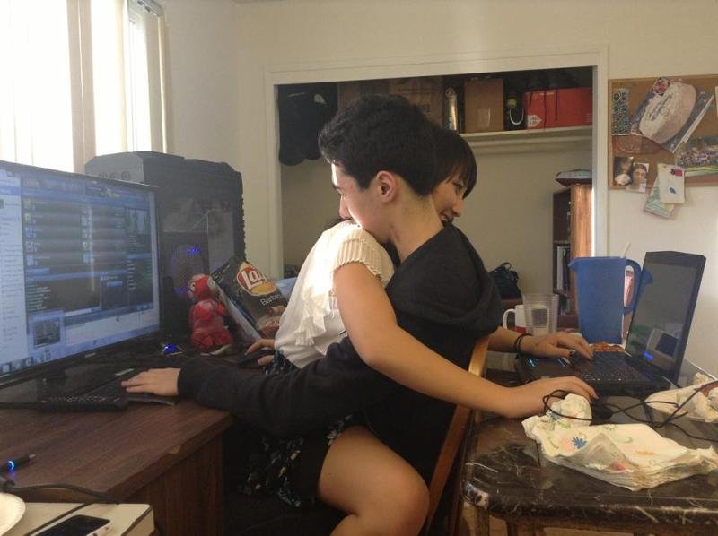 Парочка за компьютером