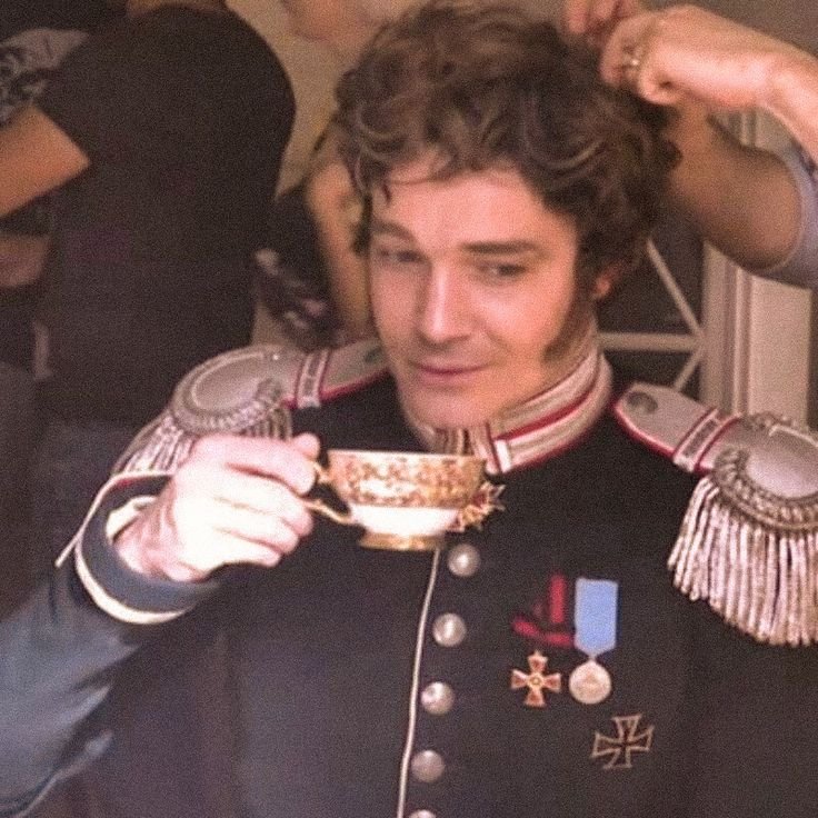 Максим матвеев мужики в форме