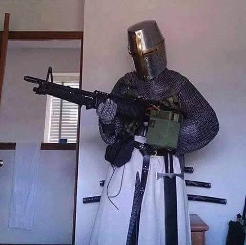 Рыцарь Deus Vult с дробовиком