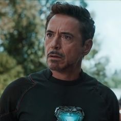 Мем Тони Старк закатывает глаза