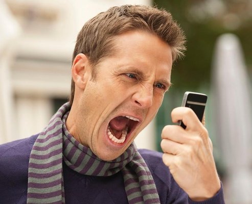 Человек с двумя телефонами