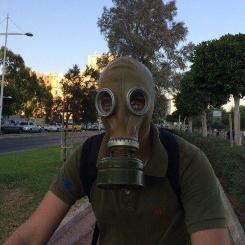 Человек в противогазе