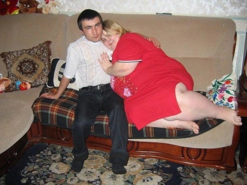 Жирная тетка с худым мужчиной