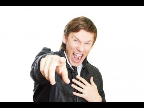 Смеются над человеком