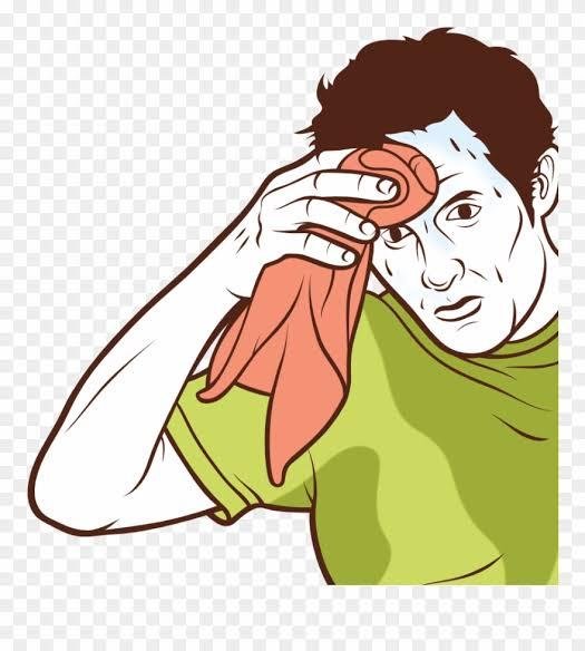 Вытирает пот