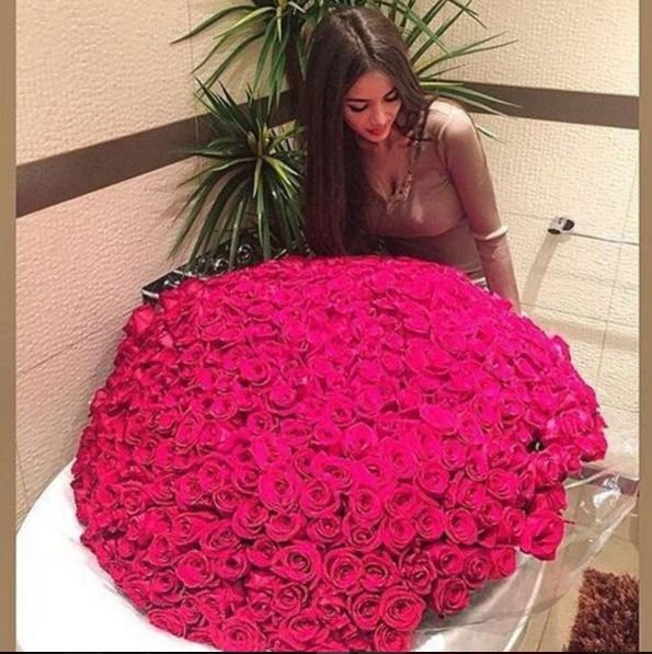 Фотосессия с букетом роз