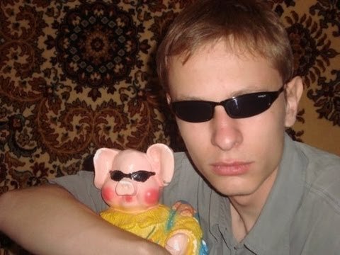 Смешной мужик в очках