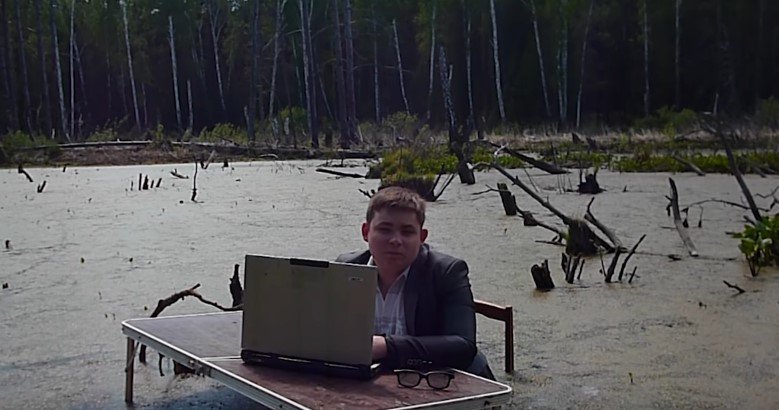 Игорь Назаров школьник в болоте