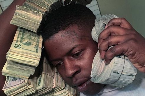 Нигер с деньгами
