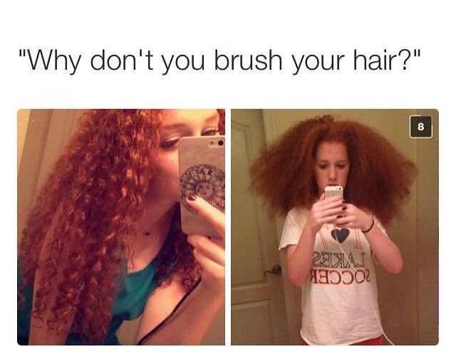 Смешная кудрявая девушка