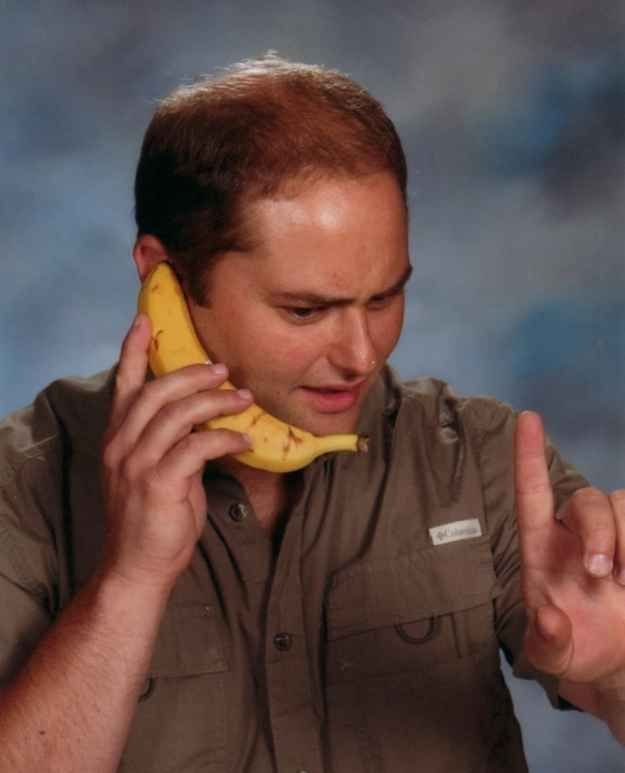 Чел с телефоном